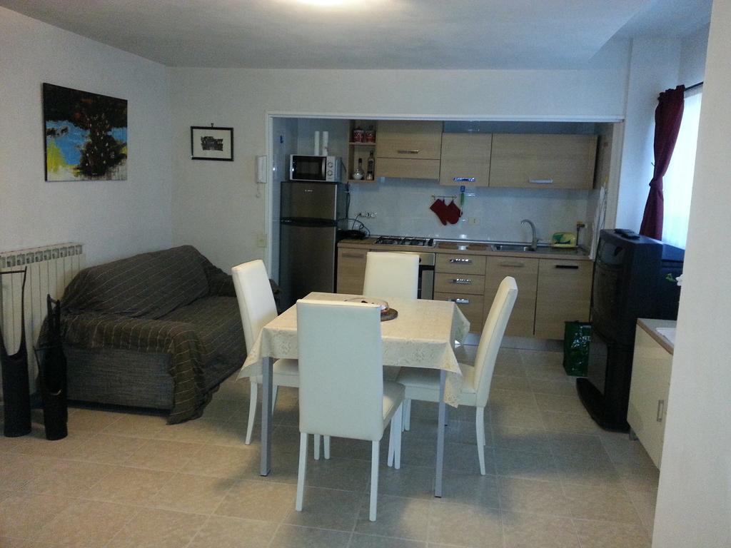 Villa Di Christian E Michelle Рим Номер фото