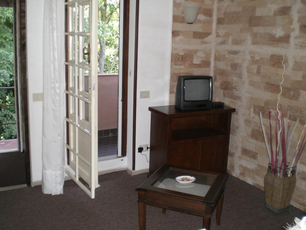 Villa Di Christian E Michelle Рим Номер фото