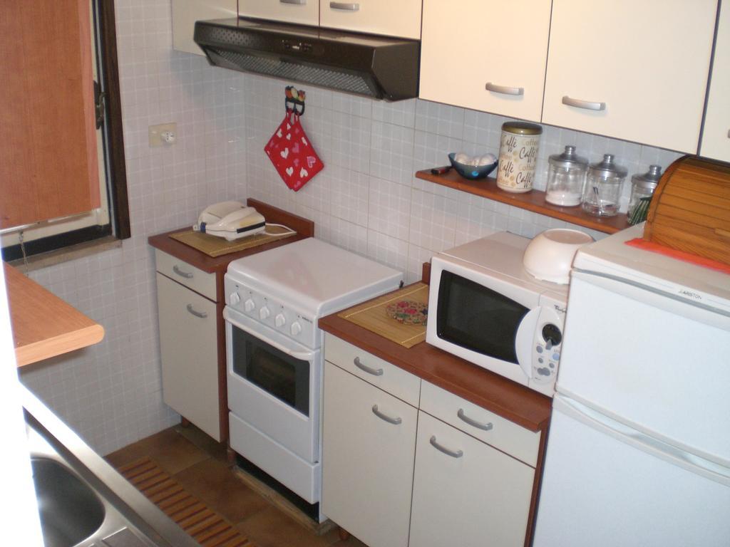 Villa Di Christian E Michelle Рим Номер фото