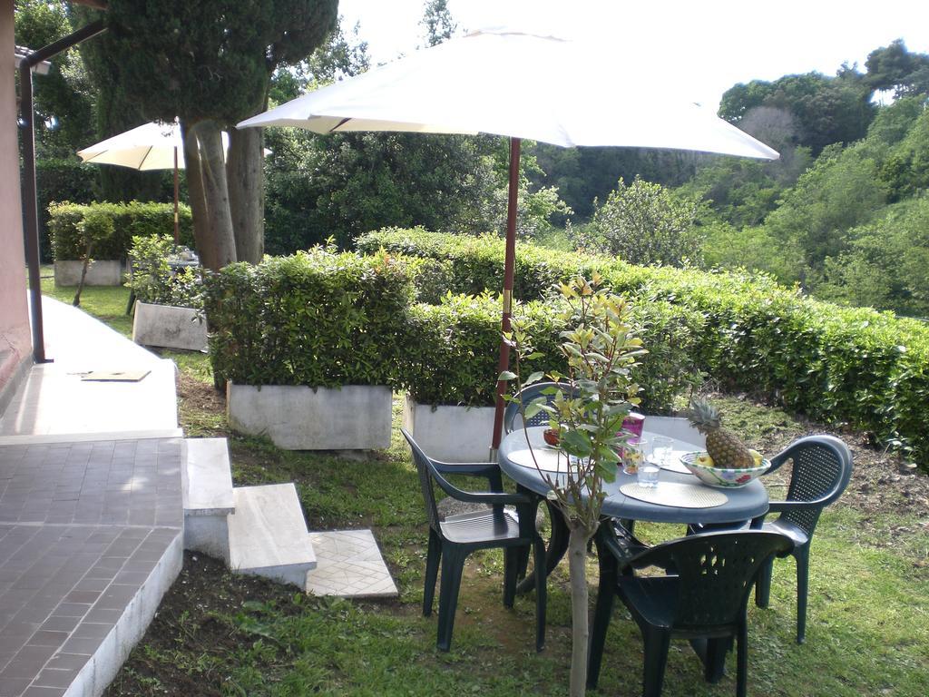 Villa Di Christian E Michelle Рим Номер фото